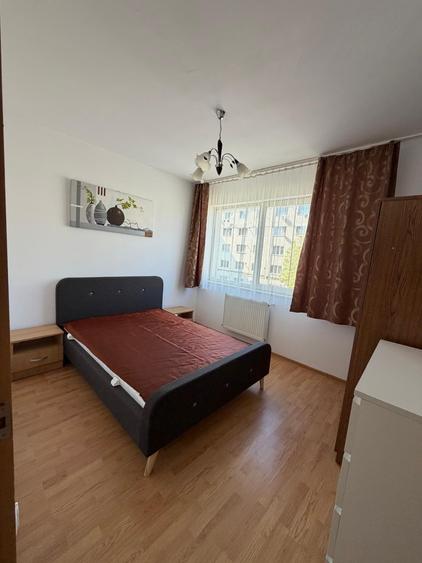 Apartament cu 3 camere semidecomandat în Dâmbul Rotund
