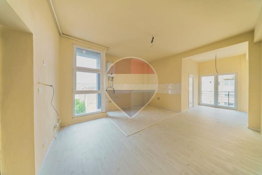 Apartament cu 2 camere semidecomandat în Intim