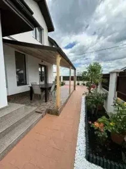 Casă cu 4 camere cu Canalizare în Exterior Vest