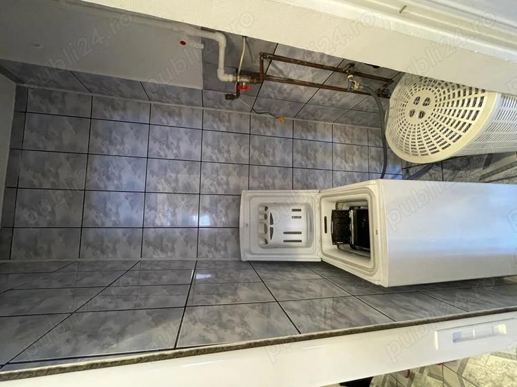 Apartament cu 3 camere decomandat în Petros