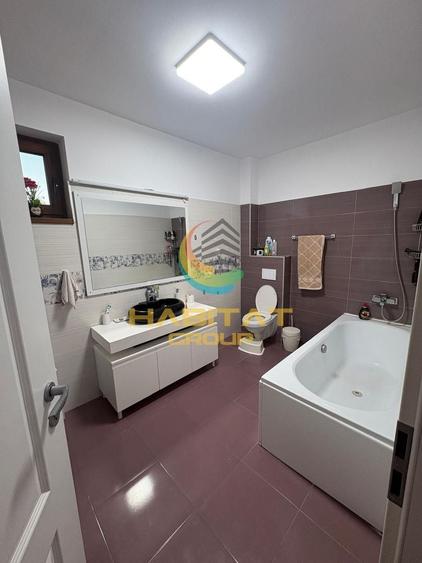 Casă individuală cu 4 camere cu Canalizare în Est