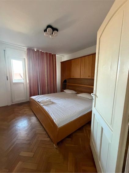 Apartament cu 4 camere decomandat în Central