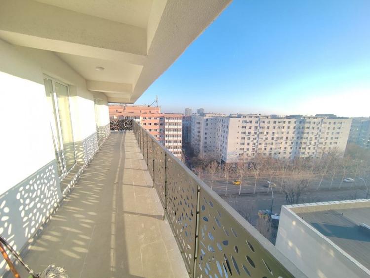 Apartament cu 4 camere decomandat în Titan