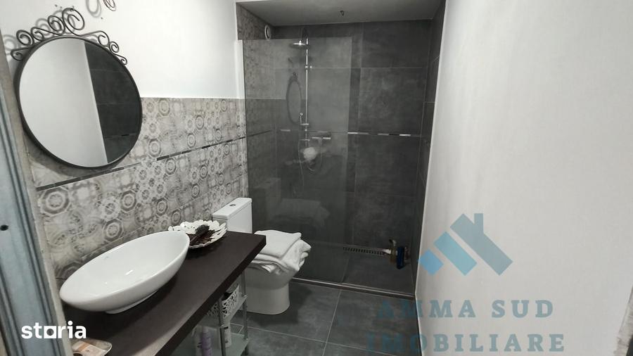 Spațiu comercial, de 128.6 mp, în Central