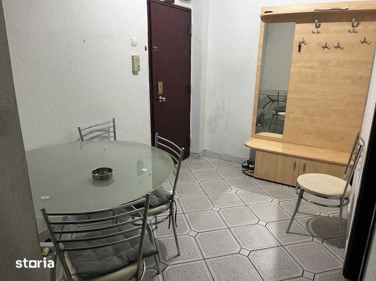 Apartament cu 3 camere decomandat în Florilor