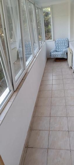 Apartament cu 3 camere decomandat în Cornișa