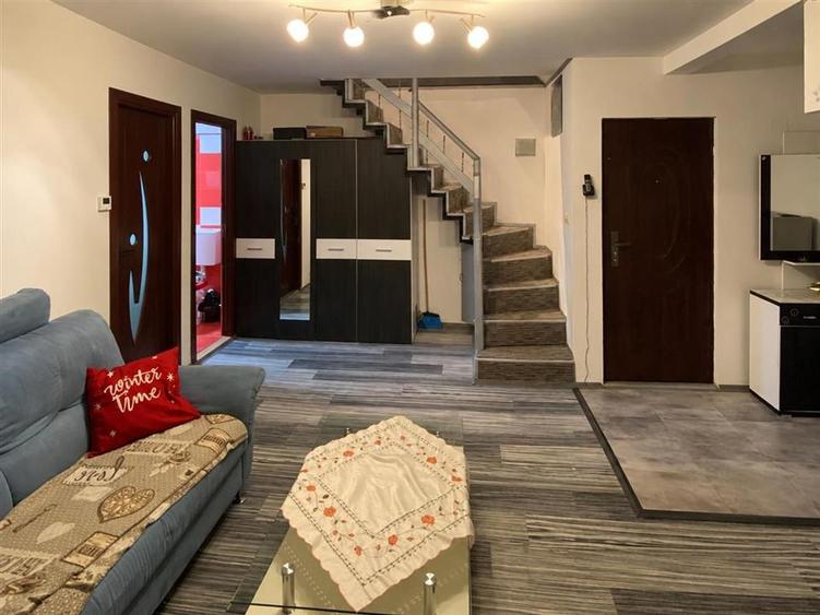 Apartament cu 3 camere semidecomandat în Țiglari