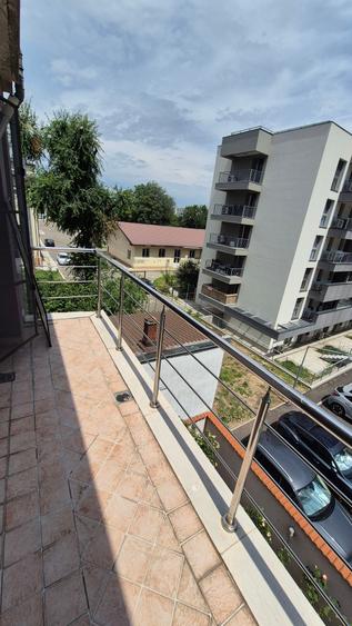 Apartament cu 3 camere decomandat în Barbu Văcărescu