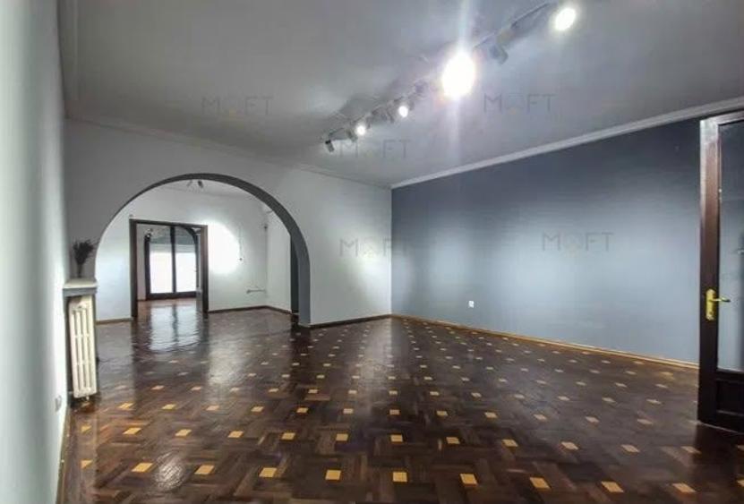 Casă individuală cu 5 camere cu Canalizare în Dorobanți