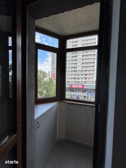 Apartament cu 3 camere în Apărătorii Patriei