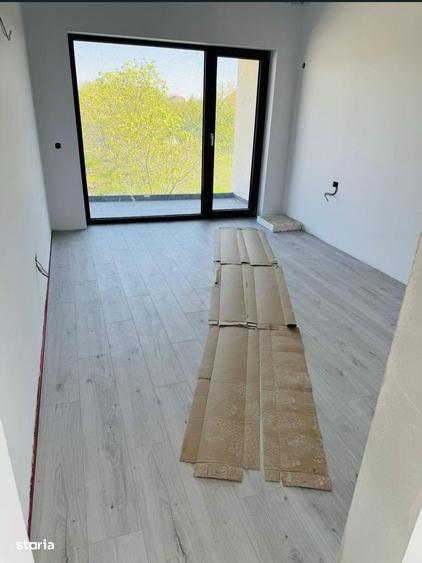 Casă cu 4 camere în Vânători