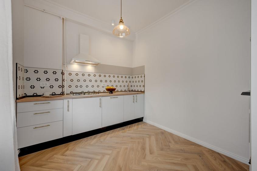 Apartament cu 4 camere semidecomandat, mobilat în Cotroceni