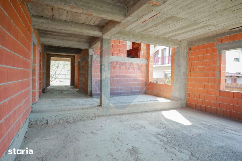 Casă cu 6 camere cu Teren 1013 Mp în Sânmartin