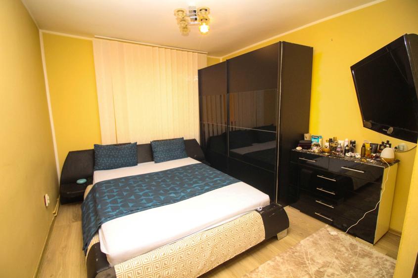 Apartament cu 3 camere decomandat în Teiș