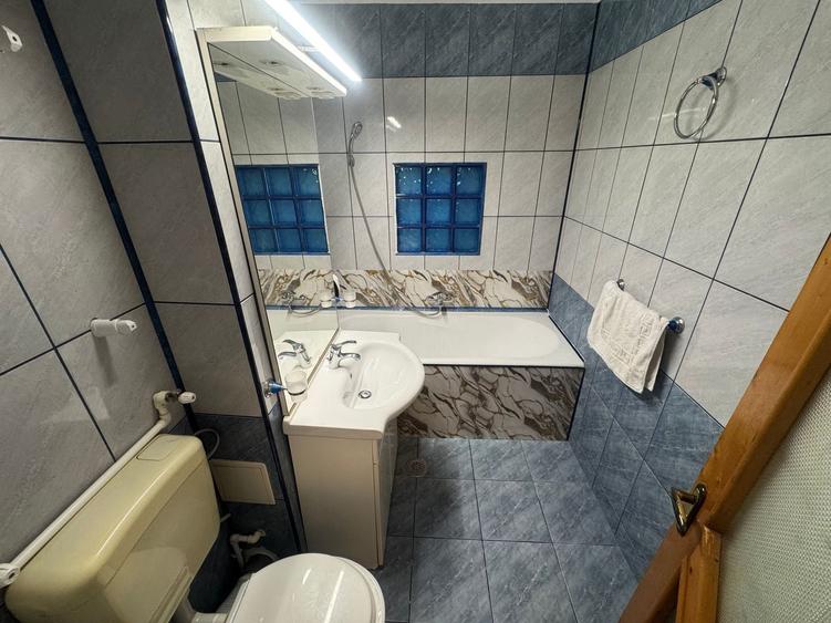 Apartament cu 4 camere decomandat, mobilat în Casa de Cultură