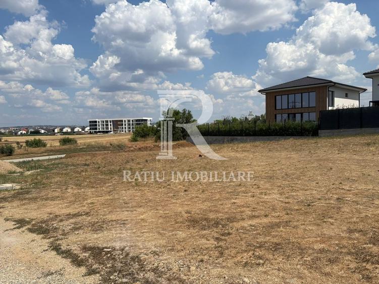 Teren Construcții intravilan de 980 mp, în Vest