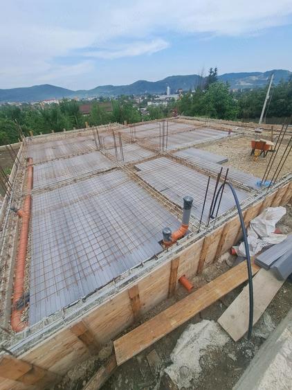 Casă cu Teren 500 Mp în Central