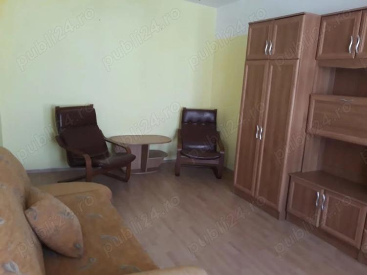 Garsonieră decomandată în Central