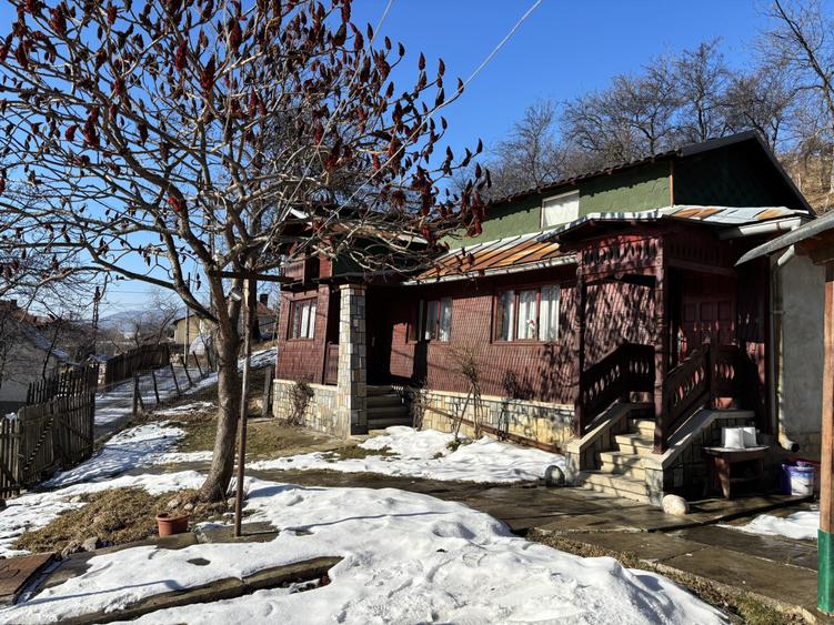 Casa gospodarului, bine întreținută, cu teren generos – Comarnic - 20