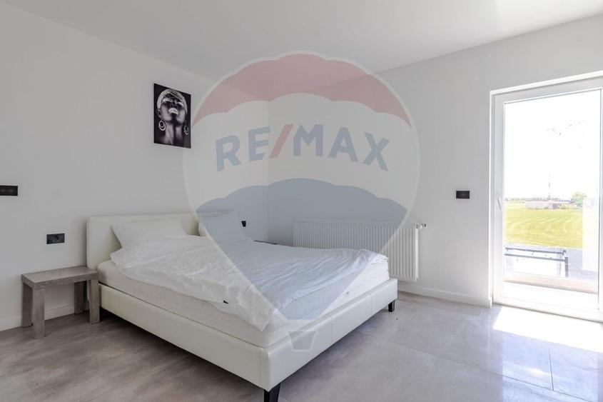 Vilă de lux cu piscina de închiriat - 4