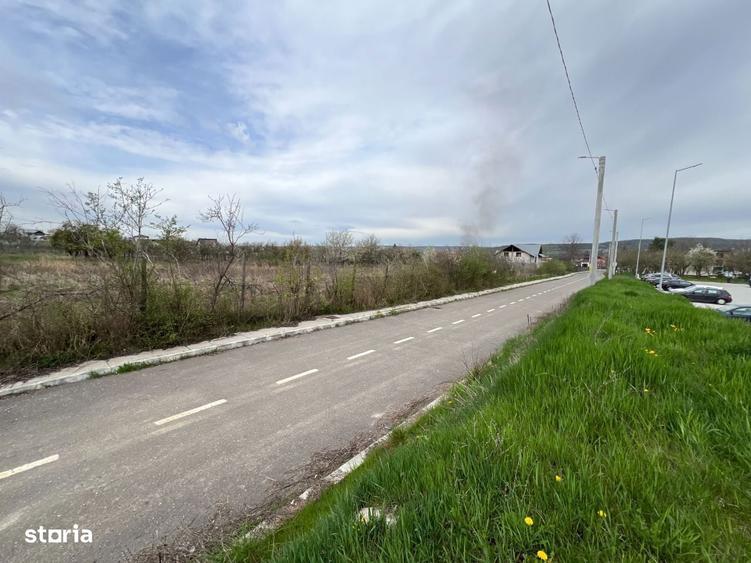 Vand Teren Mioveni, langa Spital, la asfalt - 1