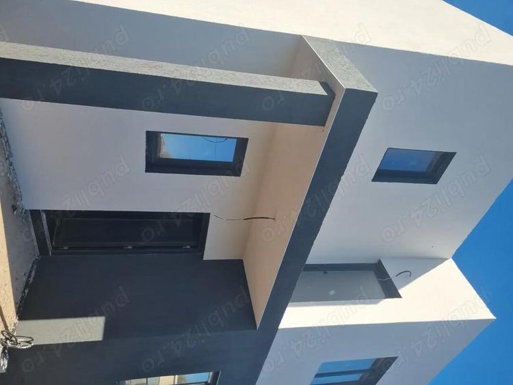 Duplex cu Perete Dublu, Proiect Modern - 6