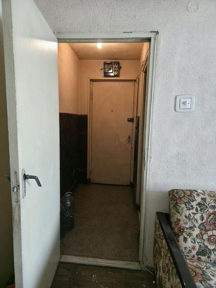 Vand apartament cu 2 camere etaj 1 - 7