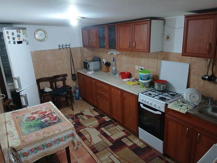 Inchiriez casa cu 2 camere ,bucatarie,baie - 4