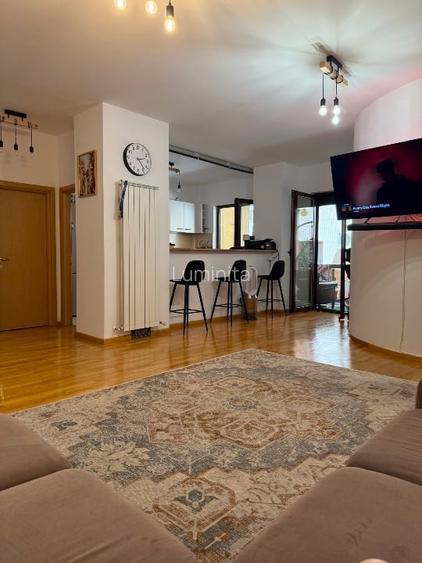 Apartament cu 3 camere semidecomandat în Herăstrău Apartament cu 3 camere semidecomandat în Herăstrău