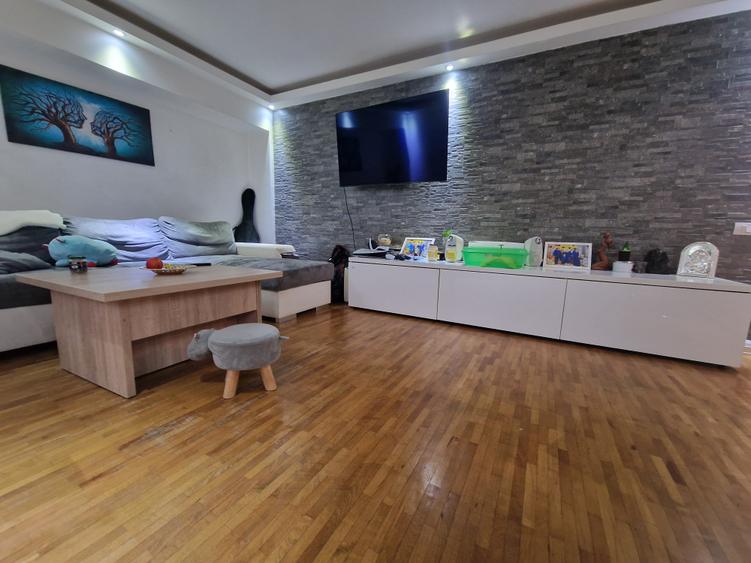 Navodari (Sud)- 3 camere decomandate, mobilat-utilat, etaj 3/4 - 8