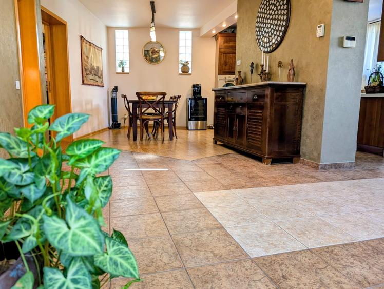 Vila superba 2003,P+E+M,300mpu,6 cam,teren 400mp,colt,renovata,tip mediteranean - 5