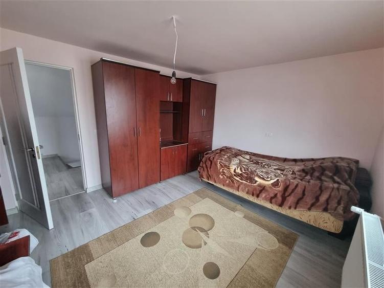 Casa independenta pe 2 nivele, 4 camere, 2 bai, debara cu 3 arii teren  in Sancr - 4