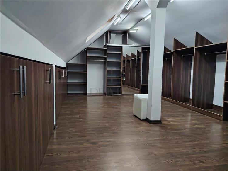 Casa individuala - 6 camere - locatie excelenta - 220 mp utili - garaj - 12