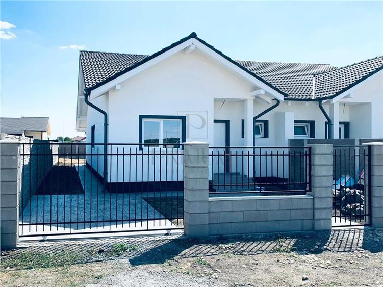 Duplex mansardabil - personalizare interioara - canalizare - drum pavat - 1