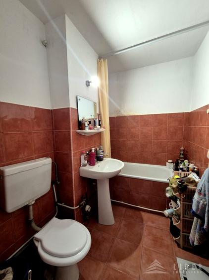 Apartament cu 2 camere semidecomandat, mobilat în Mărăști