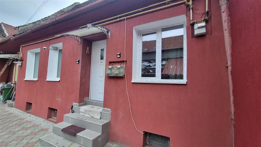 Studio la casa , zona strazii Lunga - 2