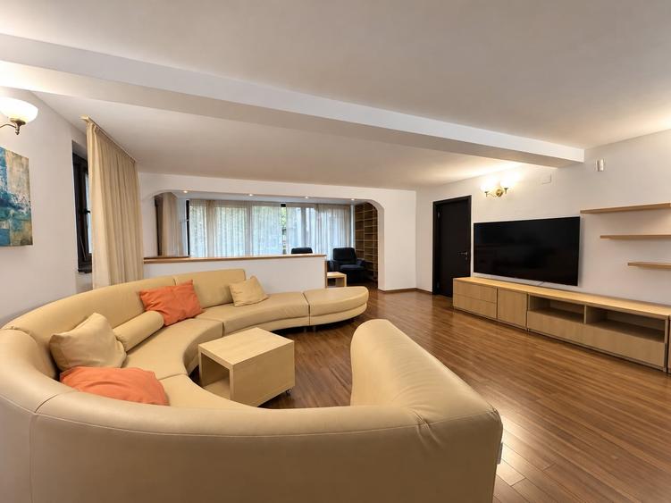 Casă individuală cu 6 camere cu Teren 1538 Mp în Crevedia