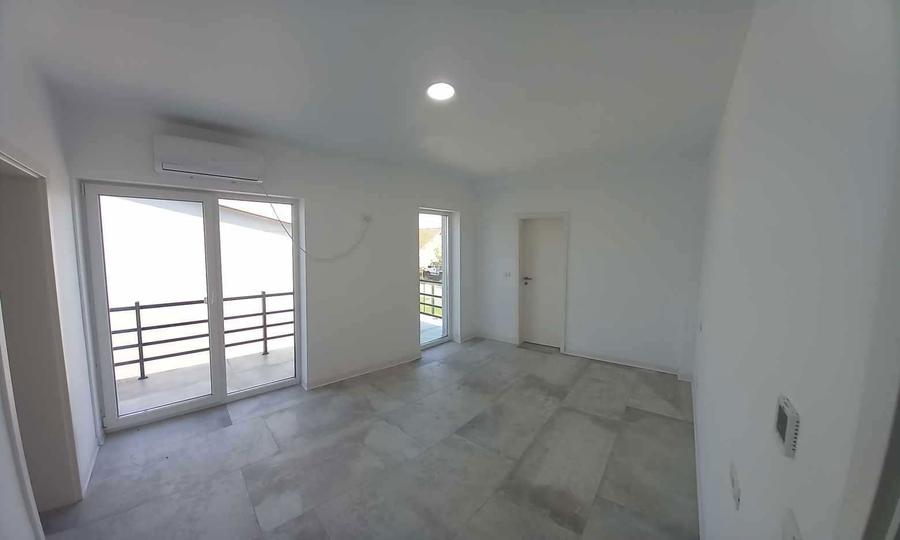 Salon - Clinica - Birouri + Locuinta - 1