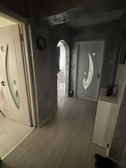 Apartament cu 3 camere semidecomandat în Central
