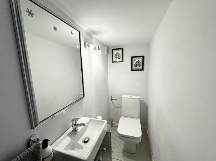 Casă cu 5 camere cu Teren 385 Mp în Bucureștii Noi