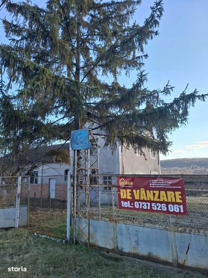 De vanzare cladire in Poienari din caramida, suprafata 295mp 49.000eur - 1