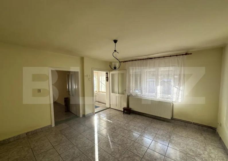 Casa pe un nivel, 3 camere, curte + anexe, ideala pentru p - 12
