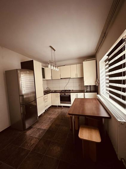 Casa formata din doua apartamente cu intrare individuala din curte - 2