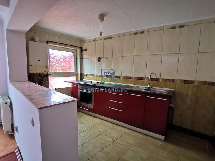 soseaua  Chitilei, Crusovat, casa P+Pod, sup. 238mp, 9 camere - 3 apartamente - 5