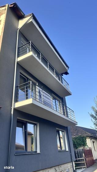 Apartament cu 3 camere decomandat în Tractorul