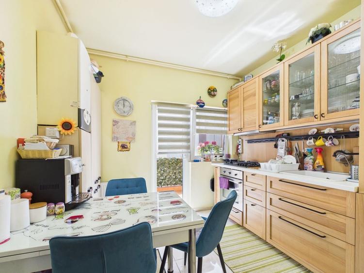 Apartament cu 3 camere decomandat, mobilat în Drumul Taberei
