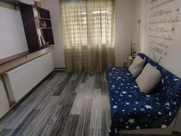 Apartament de vanzare 3 camere decomandat Et 4 Zona Hermes Rm Valcea - 1