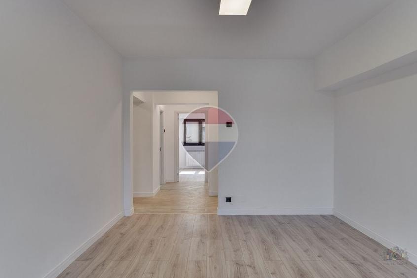 Apartament cu 4 camere decomandat în P-ța Unirii