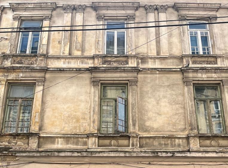 1015 MP Teren I S+P+2E I Curte Interioara I Spatii Comerciale I Front 73 ML I - 9