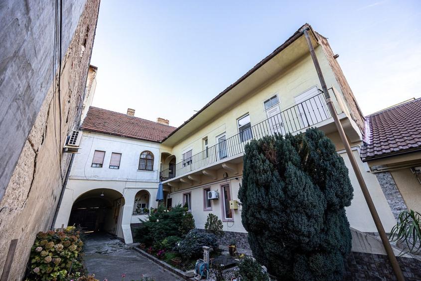 Un etaj întreg. Trei unități. O singură decizie bună. - 12